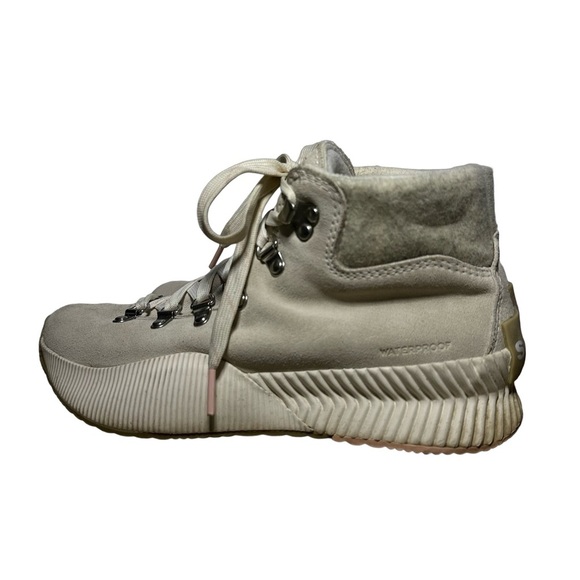 Sorel Women's Out N About III Conquest Winter Ankle Boot - Chalk, Sea Salt - Picture 6 of 13